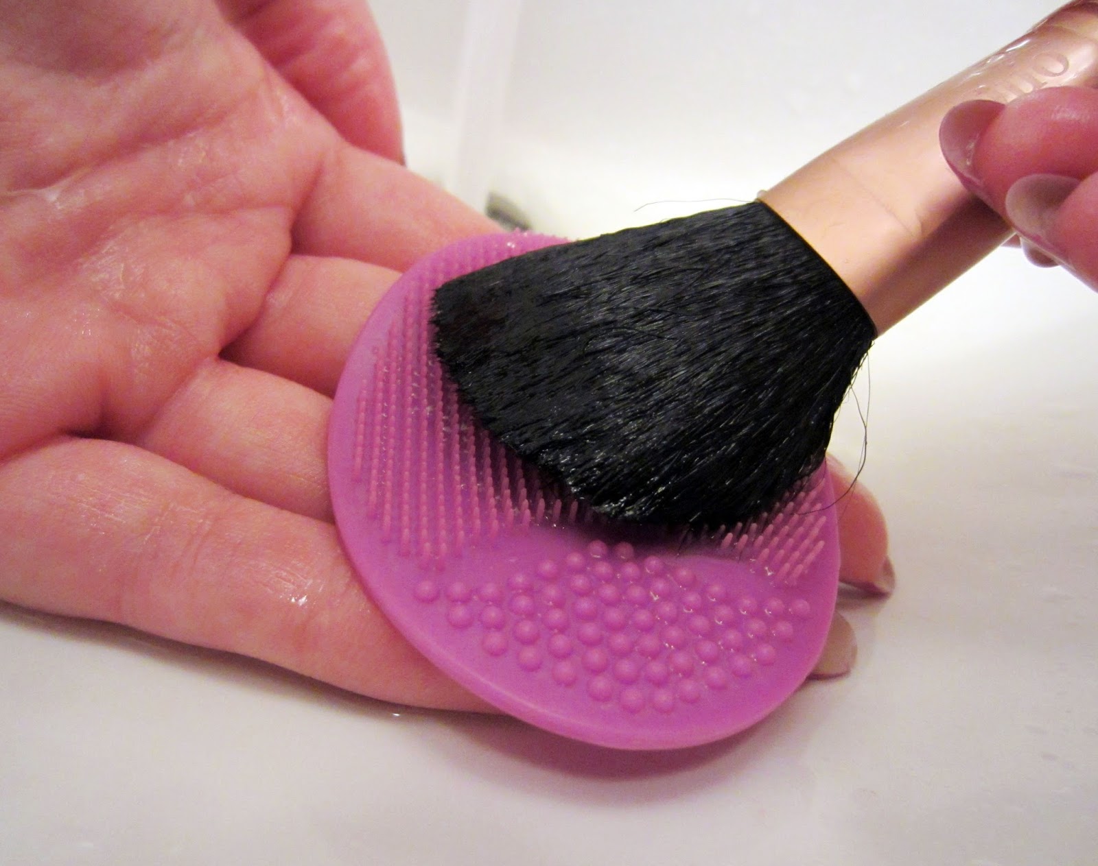 can you use the mac brush cleaner on the sigma matt